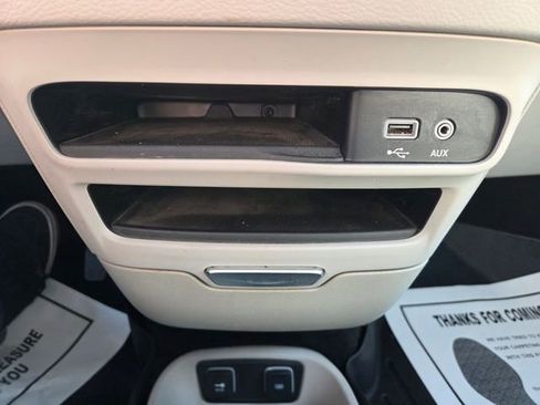 Used 2018 Chrysler Pacifica Touring-L FWD image 34
