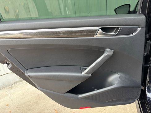 Used 2018 Volkswagen Passat 2.0T SE w/ SE Lighting Package image 28