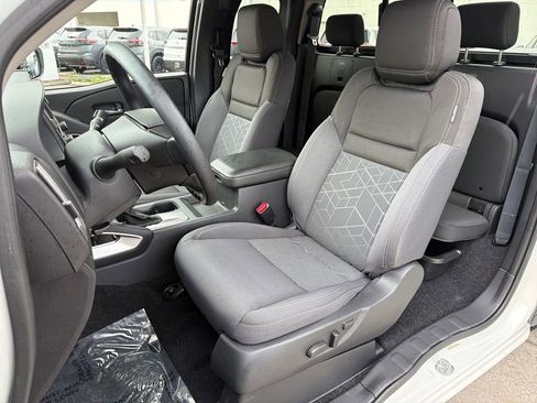 Used 2025 Nissan Frontier SV RWD image 27