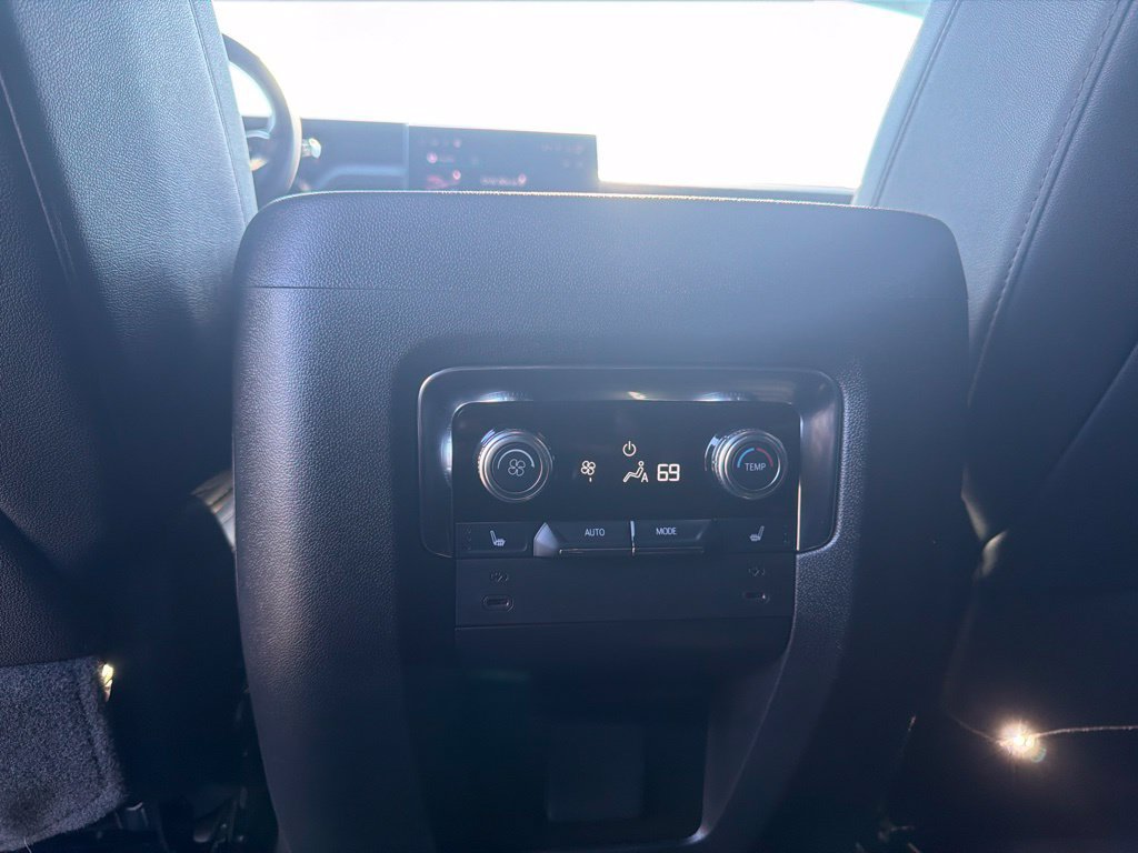 Used 2026 GMC Yukon Elevation AWD/4WD image 28
