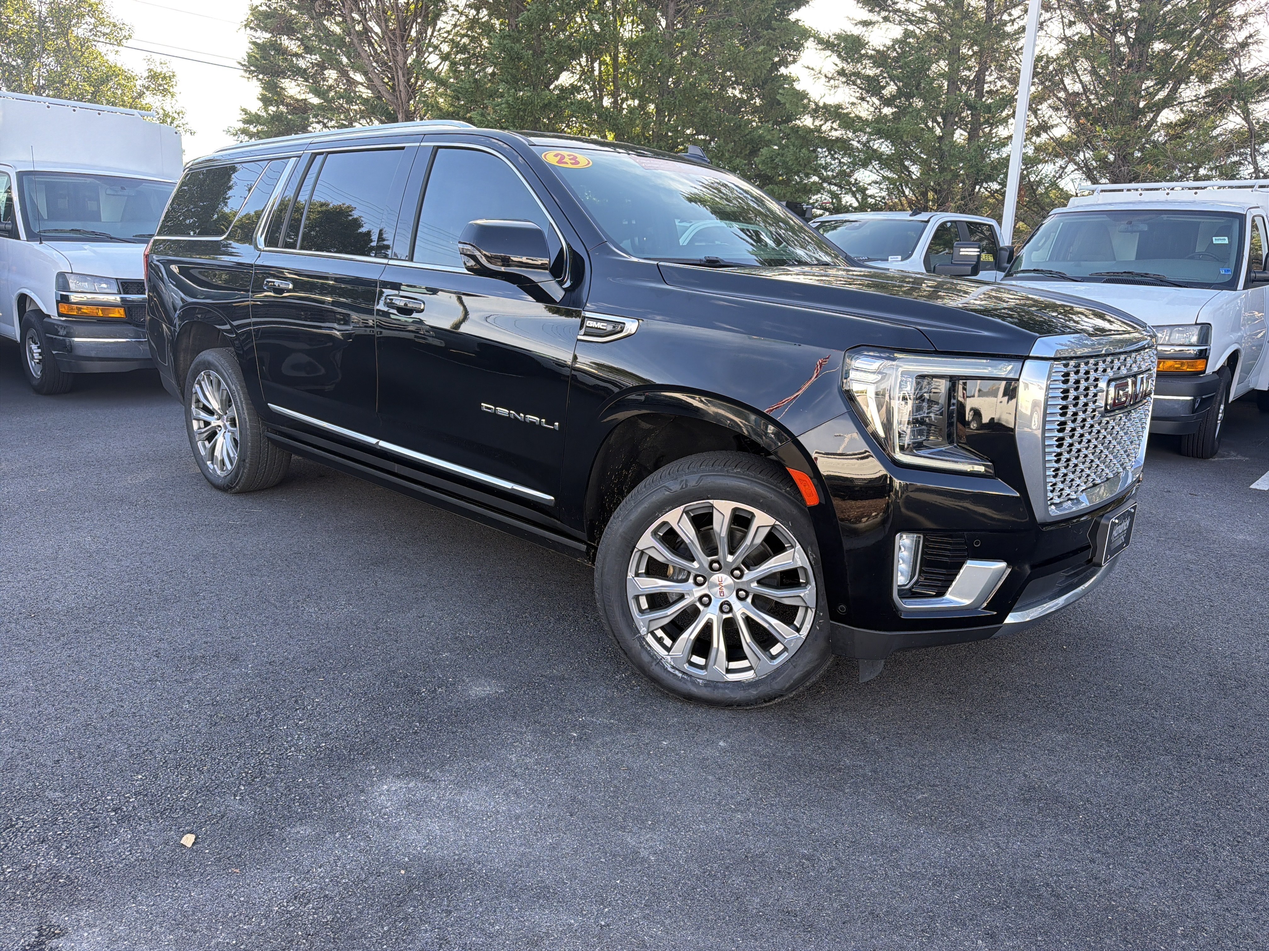Used 2023 GMC Yukon XL Denali w/ Advanced Technology Package AWD/4WD image 2