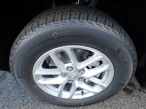 New 2025 Jeep Grand Cherokee Laredo X image 11