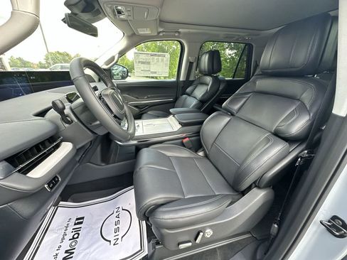 New 2025 Lincoln Navigator Reserve AWD/4WD image 11