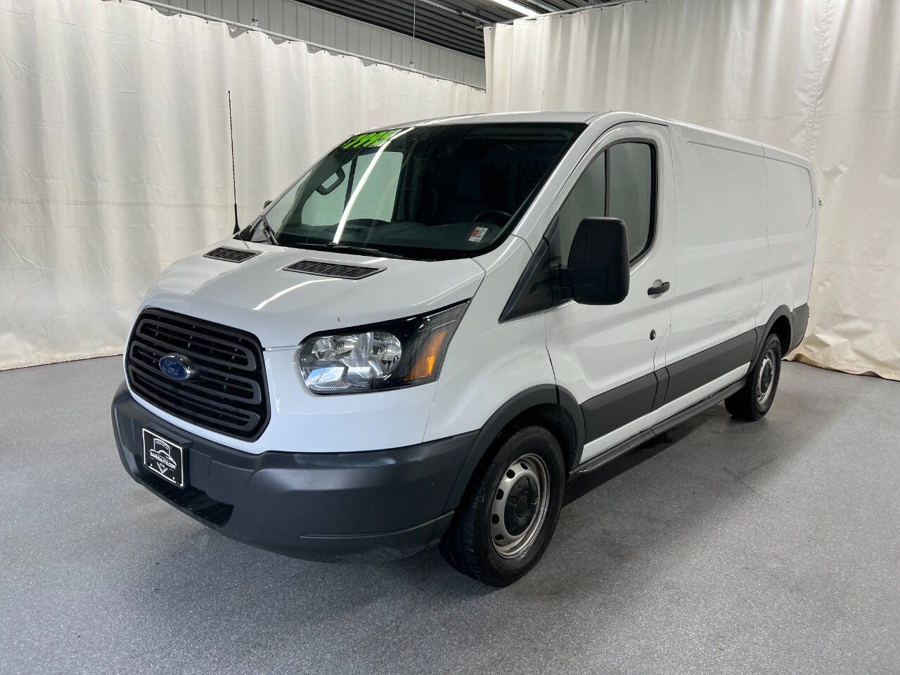 Used 2016 Ford Transit 150 130 Low Roof RWD image 1