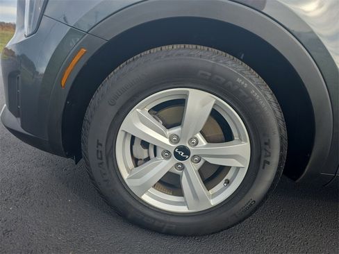 Certified 2025 Kia Sorento LX image 10