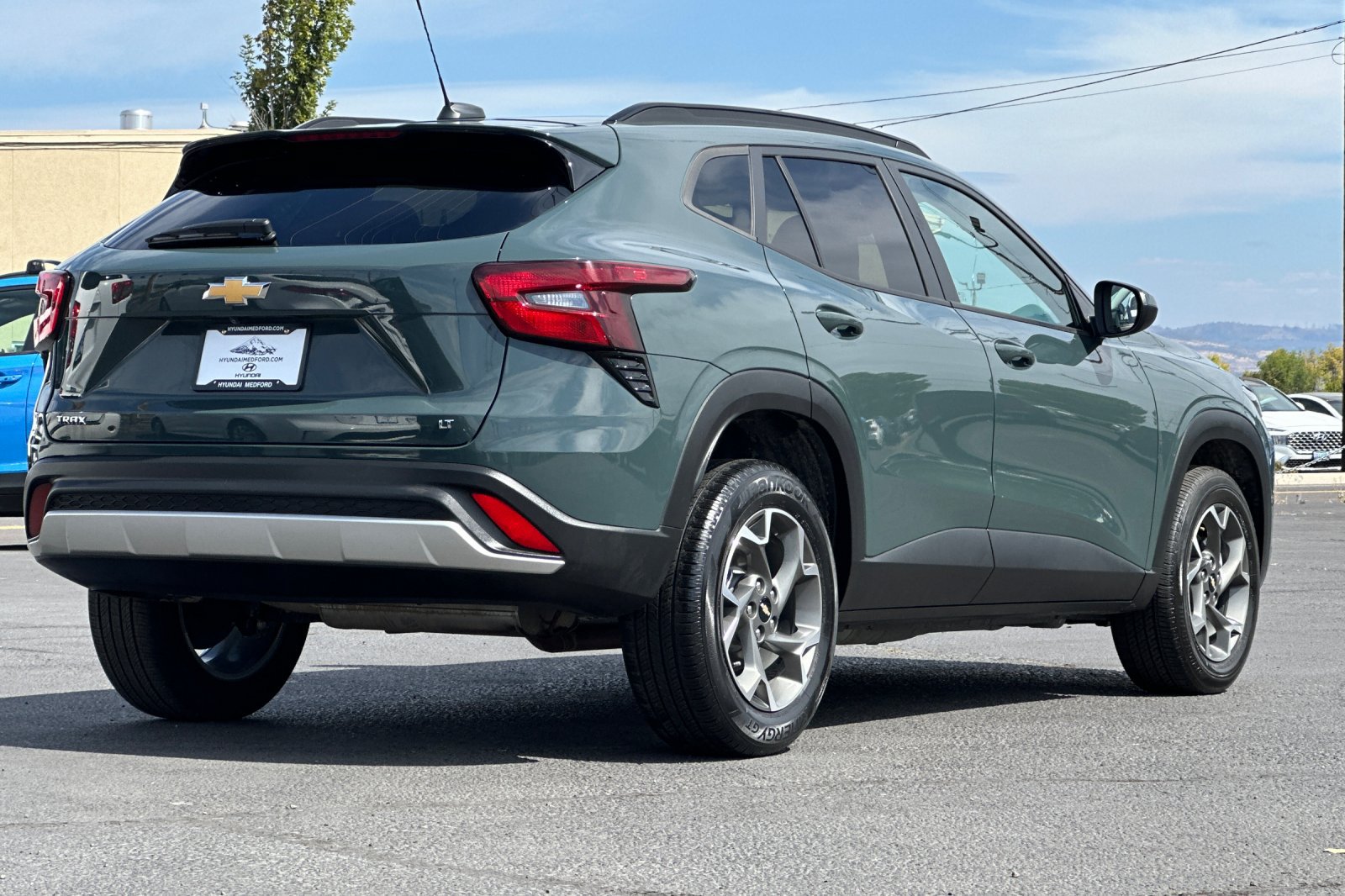 Used 2025 Chevrolet Trax LT FWD image 4