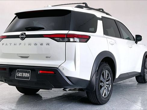 Used 2024 Nissan Pathfinder SV FWD image 2