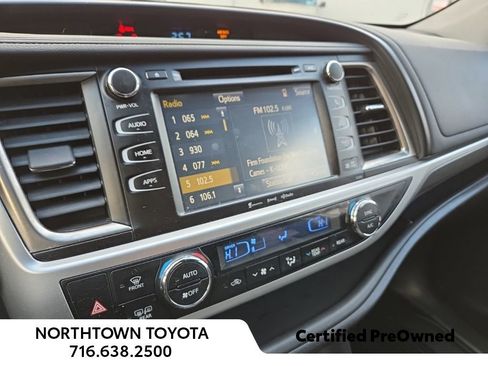 Used 2019 Toyota Highlander XLE image 18