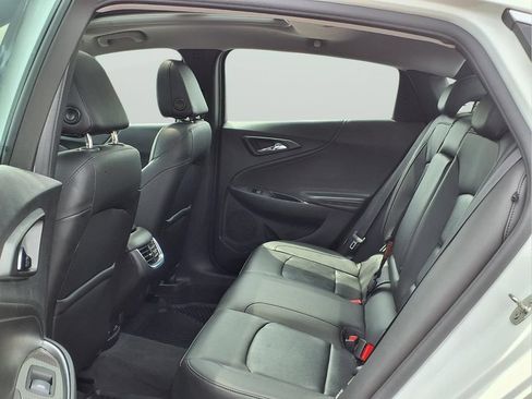 Used 2018 Chevrolet Malibu LT w/ Leather Package FWD image 9