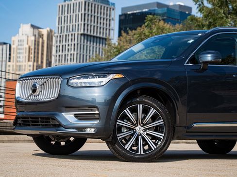 Certified 2025 Volvo XC90 B5 Core image 2