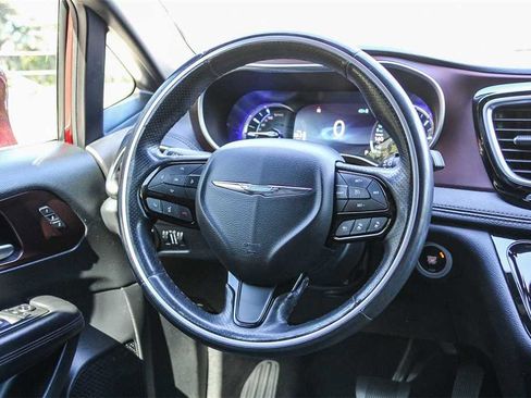 Used 2020 Chrysler Pacifica Limited image 15