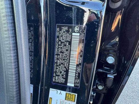 Used 2025 Toyota Prius XLE image 10