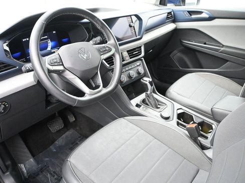 Used 2022 Volkswagen Taos SE w/ Panoramic Sunroof Package AWD/4WD image 2