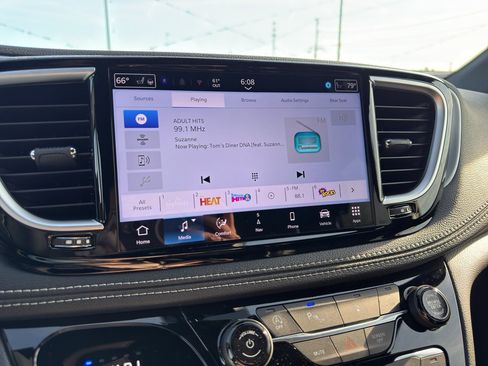 New 2026 Chrysler Pacifica Limited w/ Uconnect Theater Family Group AWD/4WD image 20