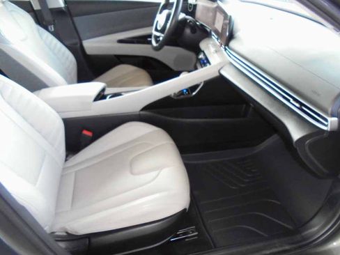 Used 2024 Hyundai Elantra Limited FWD image 8