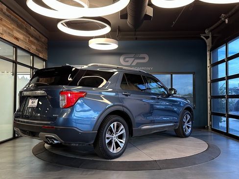 Used 2020 Ford Explorer Platinum image 3