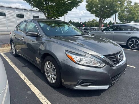 Used 2016 Nissan Altima 2.5 S w/ Power Driver Seat Package FWD image 2