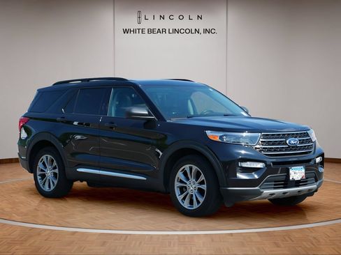 Used 2022 Ford Explorer XLT w/ Equipment Group 202A AWD/4WD image 3