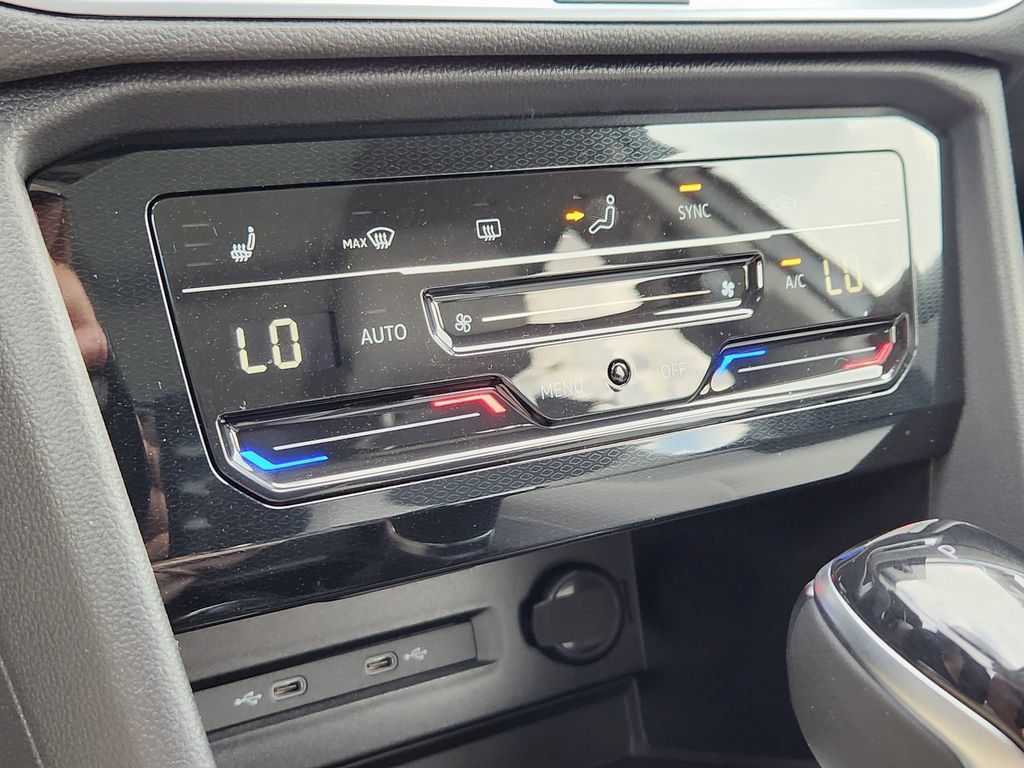 New 2026 Volkswagen Taos SE AWD/4WD image 9