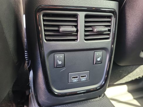 Used 2023 Chrysler 300 C RWD image 13