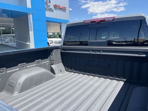 Used 2024 GMC Sierra 1500 AT4 w/ Technology Package AWD/4WD image 7