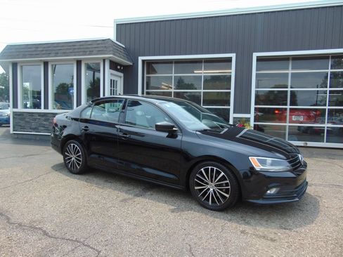 Used 2016 Volkswagen Jetta Sport FWD image 1