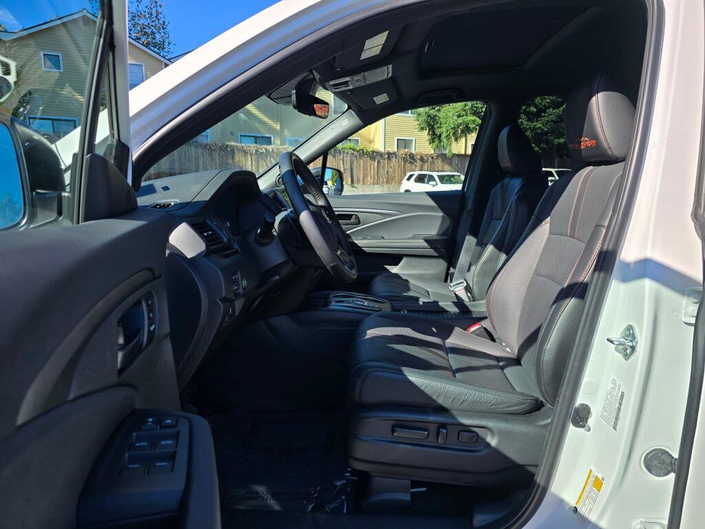 Certified 2023 Honda Passport TrailSport image 3