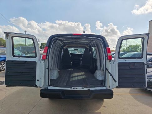 Used 2017 Chevrolet Express 2500 RWD image 16