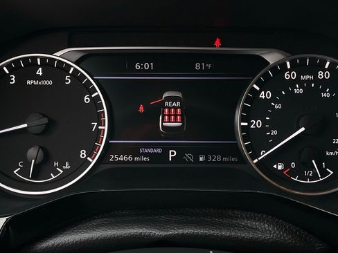 Used 2025 Nissan Pathfinder SL FWD image 16