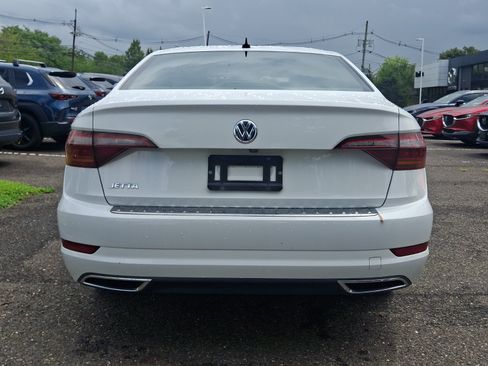 Used 2019 Volkswagen Jetta R-Line w/ R-Line Cold Weather Package FWD image 5