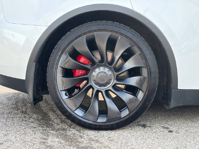 Used 2022 Tesla Model Y Performance AWD/4WD image 12