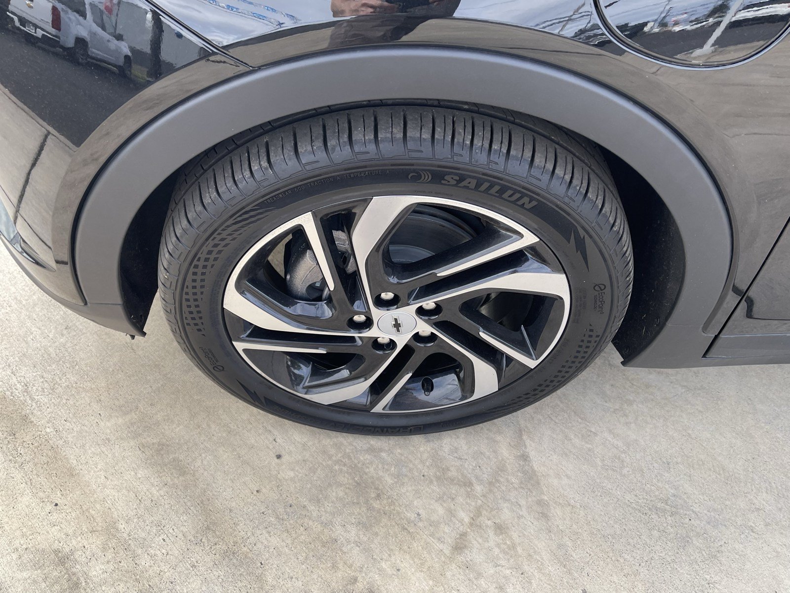 Used 2023 Chevrolet Bolt LT w/ Infotainment Package FWD image 9
