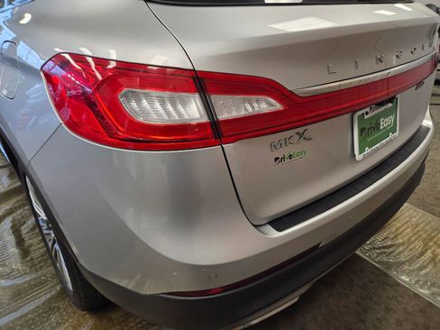 Used 2017 Lincoln MKX Reserve w/ Driver Assistance Package image 11