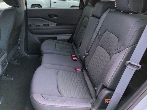 Used 2025 Nissan Pathfinder S FWD image 14
