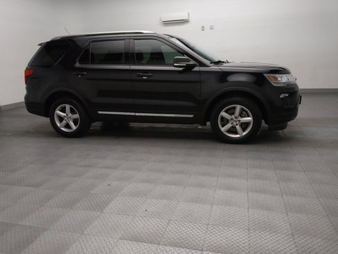 Used 2019 Ford Explorer XLT w/ Equipment Group 201A FWD image 11