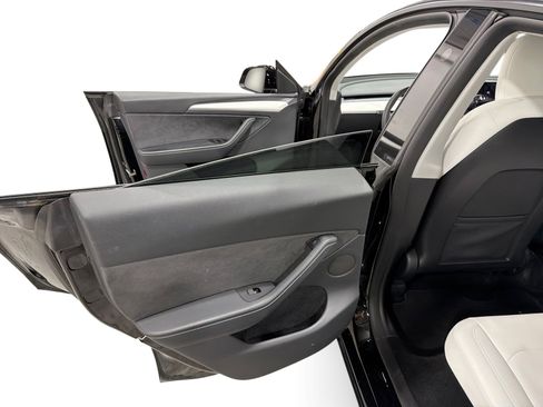 Certified 2023 Tesla Model Y Long Range AWD/4WD image 10