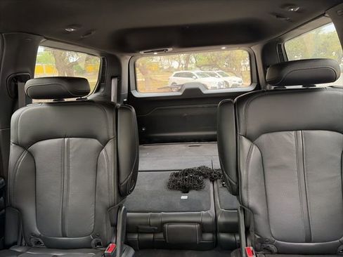 Used 2022 Jeep Wagoneer Series III w/ Flexible Seating Group image 14