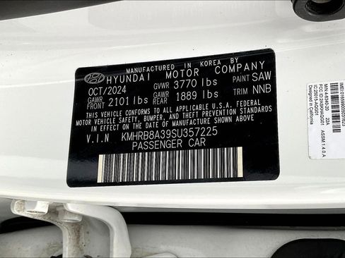 Certified 2025 Hyundai Venue SE image 19