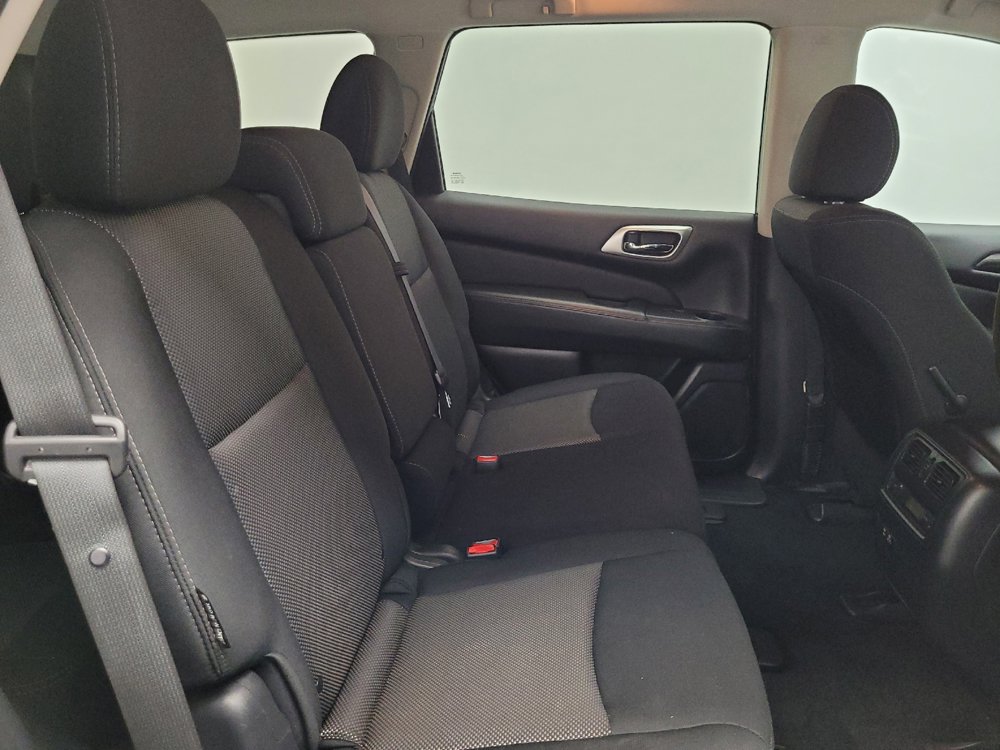 Used 2020 Nissan Pathfinder S FWD image 19