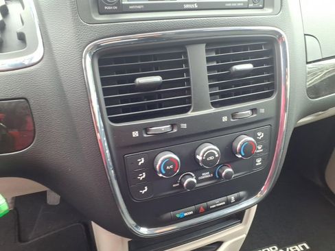 Used 2017 Dodge Grand Caravan SE w/ Power Window Group FWD image 17