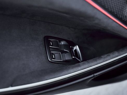 Used 2023 McLaren Artura RWD image 38