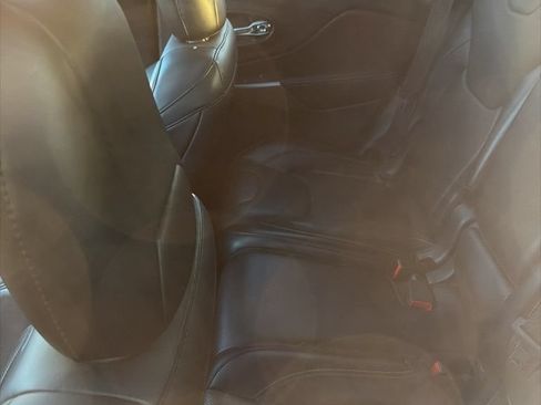 Used 2019 Jeep Cherokee Limited w/ Luxury Group AWD/4WD image 13