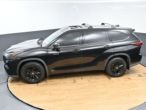 Used 2021 Toyota Highlander XLE AWD/4WD image 50