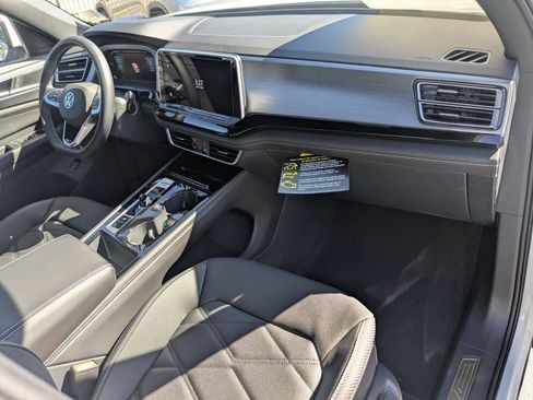 New 2025 Volkswagen Atlas Cross Sport SE image 38