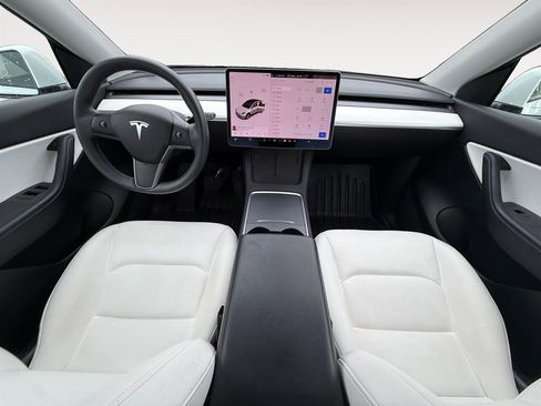 Used 2021 Tesla Model Y Long Range image 11