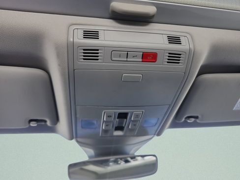 Used 2019 Volkswagen Jetta SEL Premium FWD image 17