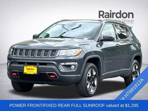 Used 2017 Jeep Compass Trailhawk w/ Leather Interior Group AWD/4WD image 2