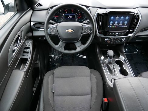 Used 2023 Chevrolet Traverse LT image 12