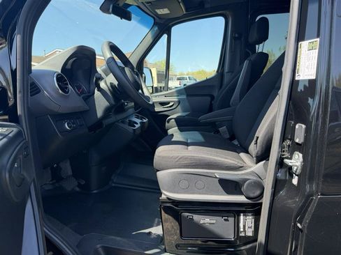Used 2025 Mercedes-Benz Sprinter 2500 image 25