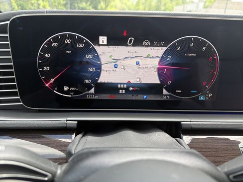 Used 2025 Mercedes-Benz GLS 450 4MATIC image 19